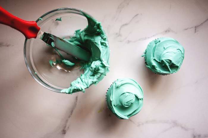 How to make teal with food coloring