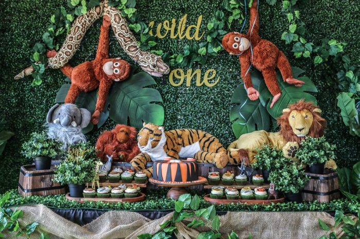 Jungle theme birthday decoration at home