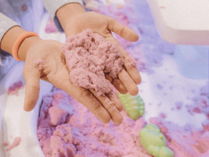 Can you dye sand with food coloring