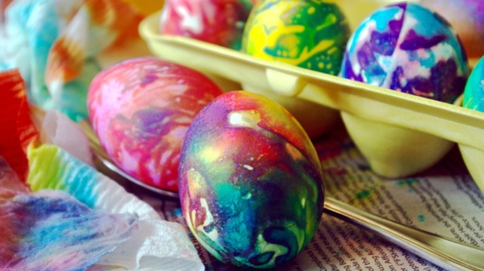 Dying easter eggs with gel food coloring