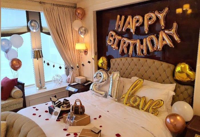 Birthday hotel room decoration for girlfriend