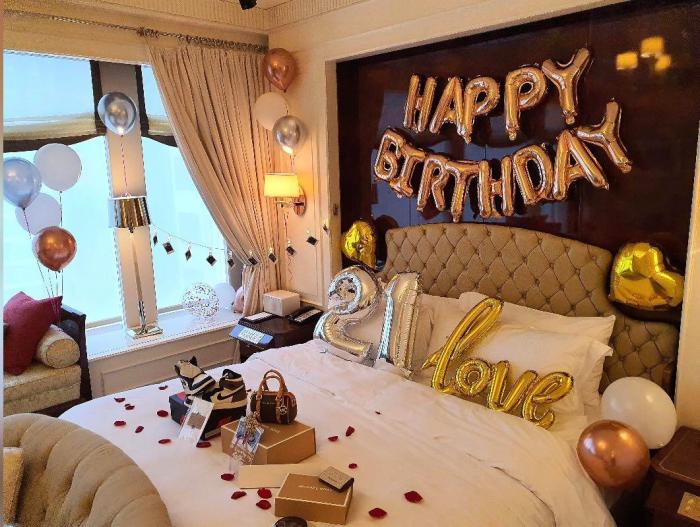 Birthday hotel room decoration for girlfriend