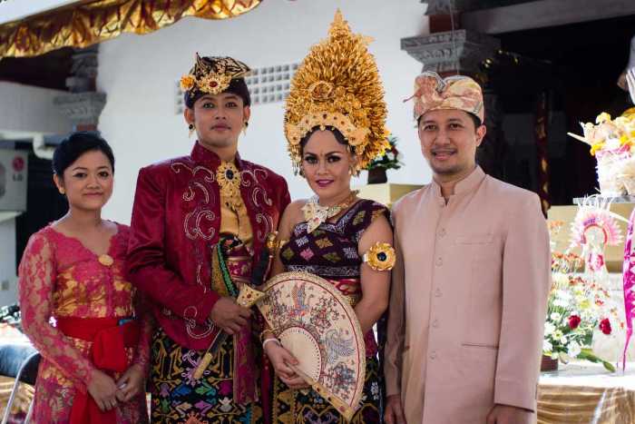 Traditional indonesian wedding dress