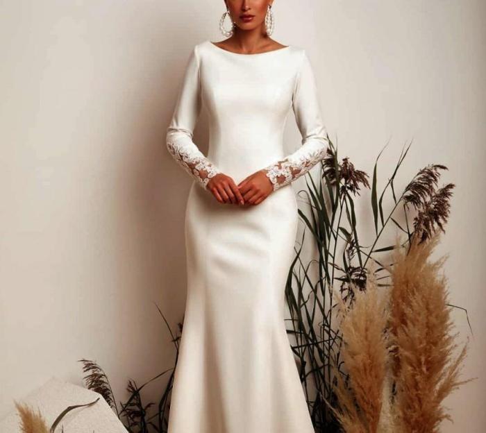 Long sleeve wedding dress trumpet