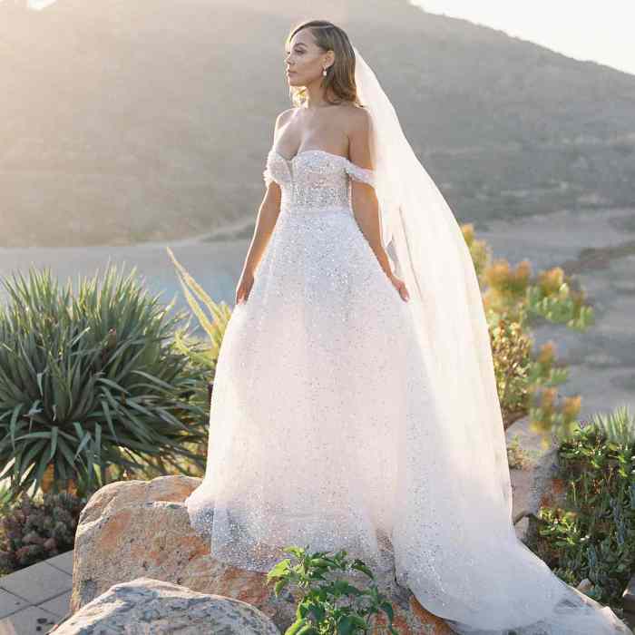 Sweetheart off shoulder wedding dress